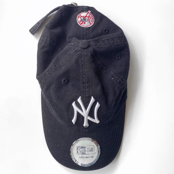 NY Yankees adjustable hat. - Picture 1 of 4